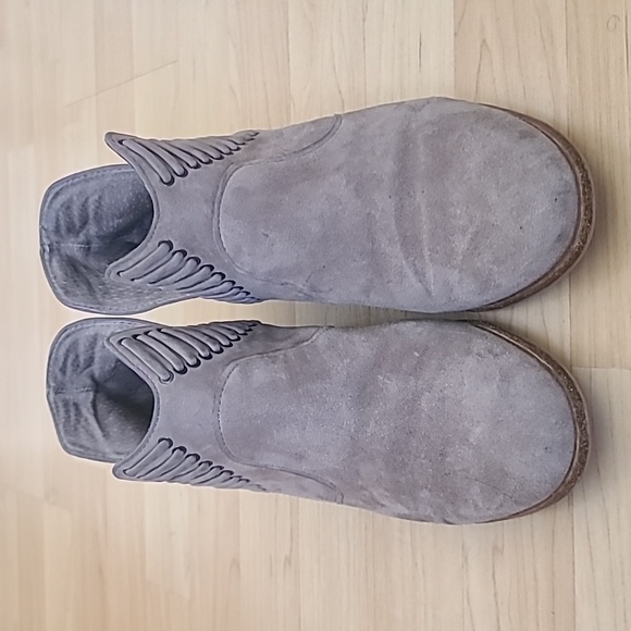 Vince Camuto Grey Suede Pevista Ankle Booties Size 7.5 - Picture 3 of 9